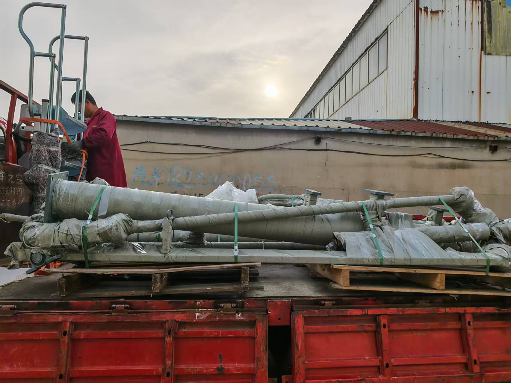 ����Ӱ��͑���ُ��һ��Һ�����bж�Q�����b܇�l(f��)��ʹ�ìF(xi��n)��